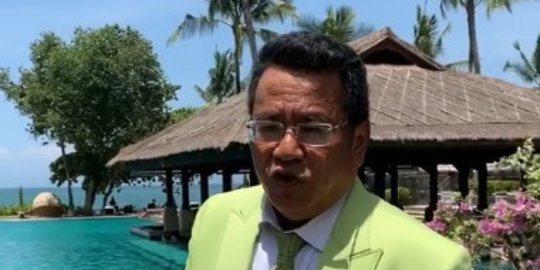 Hotman Paris Saat Mengetahui Jakarta Banjir: Koleksi Mobil Aman