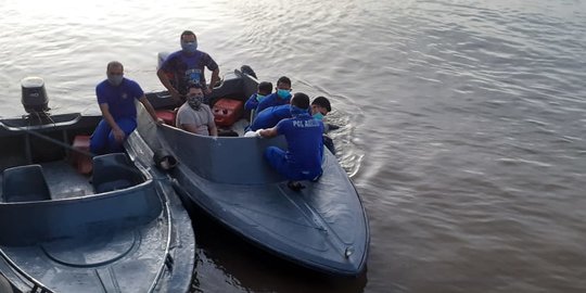 Mayat Pria Tanpa Identitas Ditemukan Mengambang Dekat Kapal Polisi di Sungai Mahakam