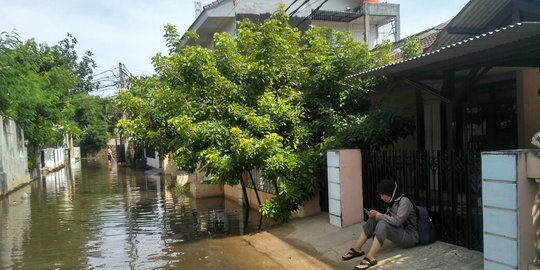 Enam Jalan Utama di Bekasi Lumpuh Total Akibat Banjir