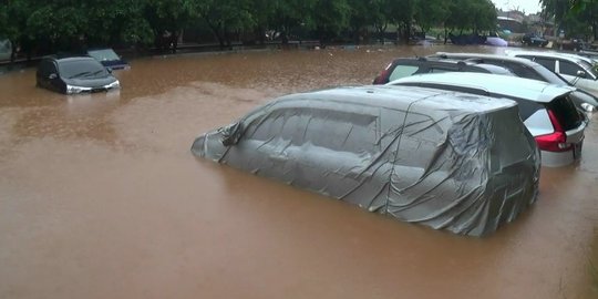 Kepala BNPB, Gubernur Anies dan Menteri Basuki Pantau Banjir dengan Helikopter