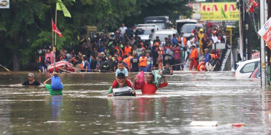 Banjir di Ciledug Indah Lumpuhkan Jalan Tangerang ke Jakarta