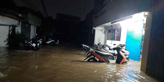 PLN Nyalakan Beberapa Gardu Listrik yang Sempat Dimatikan Akibat Banjir