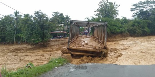 Banjir Bandang Terjang Kabupaten Lebak, 427 KK Mengungsi dan 2 Orang Hilang