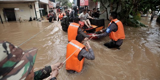 Data Kemensos: 21 Orang Meninggal Akibat Banjir di Jabodetabek