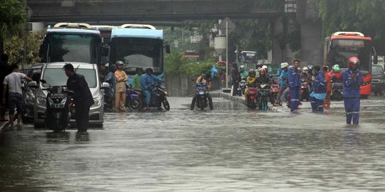 Banjir di Sebagian Rute, TransJakarta Tak Beroperasi Penuh