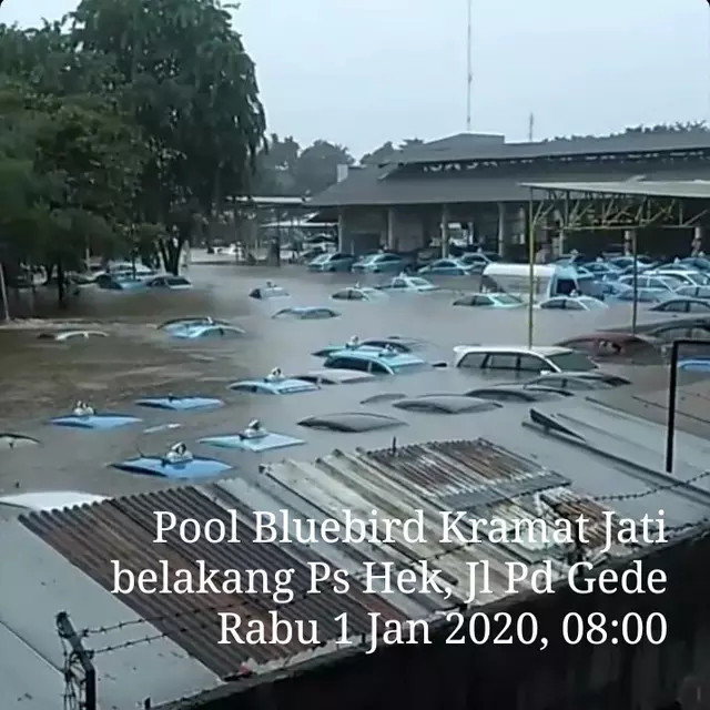 mobil terendam banjir