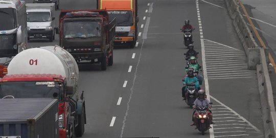 Banjir, Sepeda Motor Diperbolehkan Lewat Tol Karang Tengah