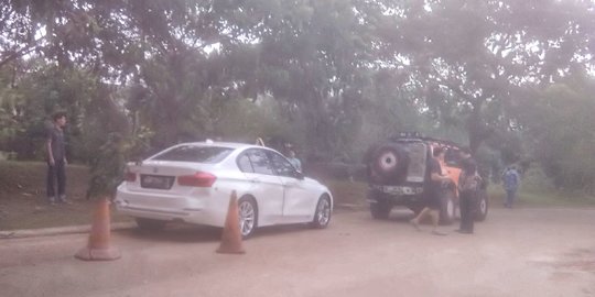Pemilik BMW: Saya di Balkon, Mobil di Garasi Keluar Sendiri Karena Banjir
