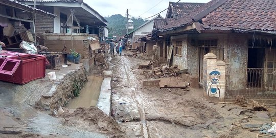 Stok Logistik Korban Banjir Terisolir di Lebak, Cuma Cukup untuk Dua Hari
