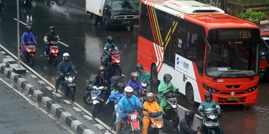 Busway Terdampak Banjir, Beberapa Koridor Transjakarta masih Tutup dan Dialihkan