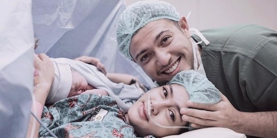 Ini 4 Potret Bahagia Kelahiran Anak Rifky Balweel dan Biby Alraen