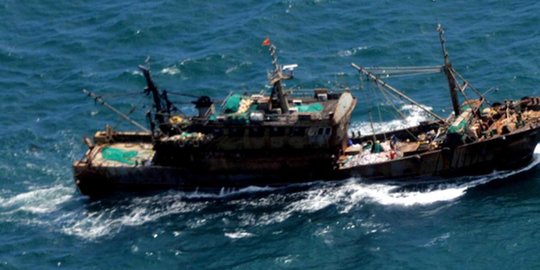 Upaya Pemerintah Jokowi Lawan Kapal-kapal China Masuk Wilayah Perairan RI