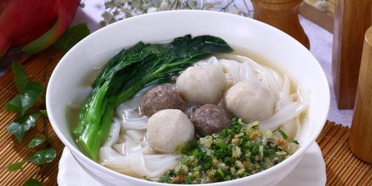 kuah bakso ikan dengan kaldu ikan
