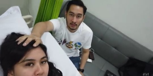 Paula melahirkan bayi kembar