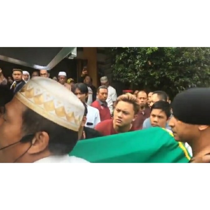 sule gotong keranda jenazah linainstagram lambeturahofficial