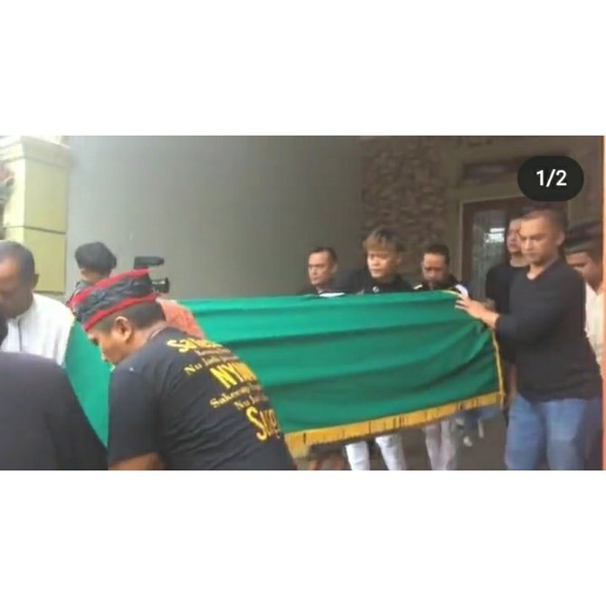 sule gotong keranda jenazah linainstagram lambeturahofficial