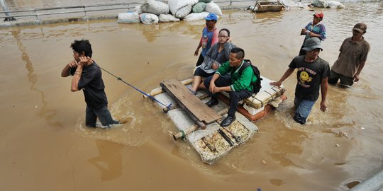 Ratusan Karyawan Terkena Banjir, Direksi BTN Turun Tangan Sebar Bantuan