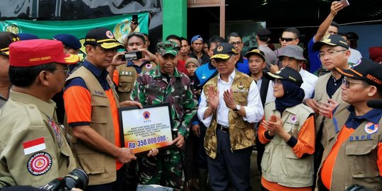 Menko PMK & Kepala BNPB Tinjau Posko Banjir Perumahan Pondok Gede Permai