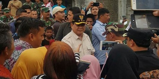 Korban Banjir di Tambun Bekasi Heboh Saat Menhan Prabowo Datang