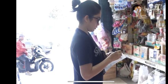 Ussy Sulistiawaty Ngeborong di Pasar, Kekurangan Uang Sampai Harus Ngutang