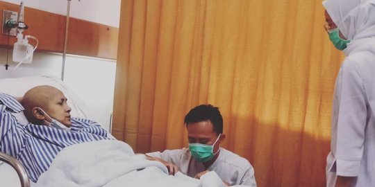 Sebelum Meninggal, Ini 10 Potret Ria Irawan yang Berjuang Melawan Kanker