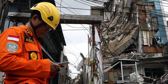 Gedung Empat Lantai di Slipi Ambruk, Tiga Orang Terluka