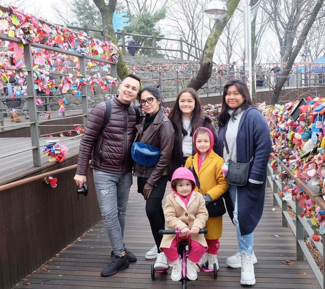 keluarga ussy dan andhika pratama liburan di korea selataninstagram ussy sulistiawaty