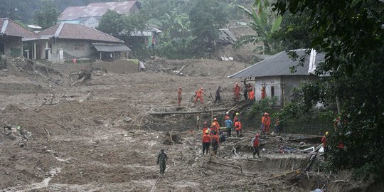 Data Terbaru BNPB: 67 Orang Meninggal Akibat Banjir Jabodetabek dan Longsor di Lebak