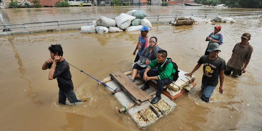 Pemprov DKI Evaluasi Lokasi 10 Pompa Terendam Banjir