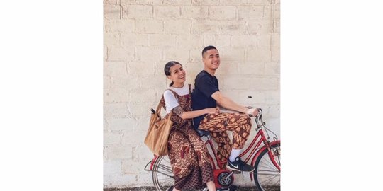 sabian berfoto naik sepeda rev1