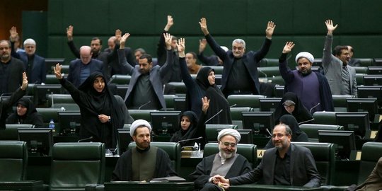 Momen Voting Parlemen Iran Tetapkan Pasukan Amerika Teroris