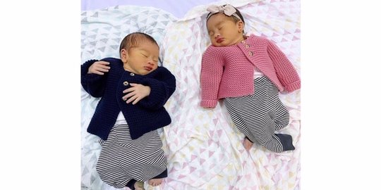 7 Potret Bayi Kembar Syahnaz dan Jeje Govinda, Bikin Gemas