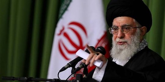 Ali Khamenei: Serangan Rudal Hanya Tamparan di Wajah AS, Balas Dendam Soal Lain Lagi