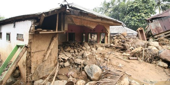 Banjir Bandang Luluh Lantak Kampung Adat Urug