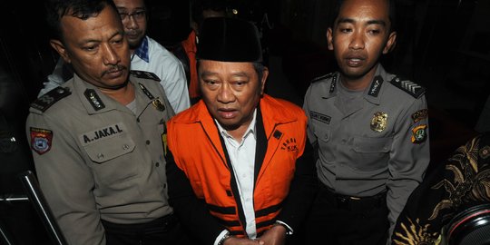 KPK Resmi Tahan Bupati Sidoarjo Saiful Ilah