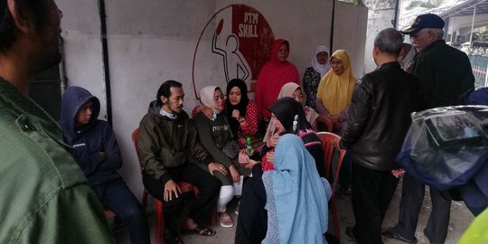 Teddy Sedih Jenazah Lina Diautopsi