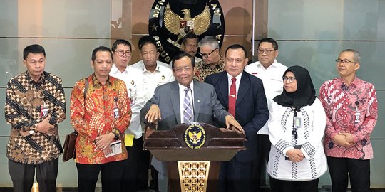 Menko Polhukam dan Kasatgas Saber Pungli Bahas ini Saat Gelar Rapat Tertutup