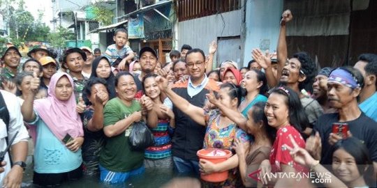Anies Baswedan Heran Banjir Jakarta Paling Heboh di Media Sosial