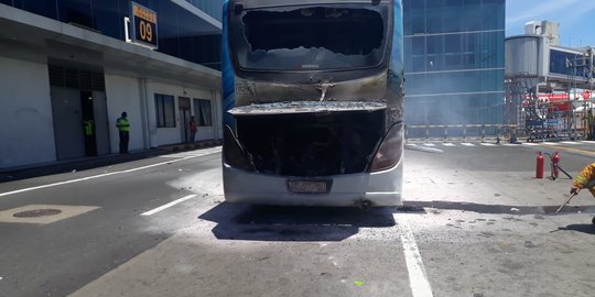 Bus Terbakar di Bandara I Gusti Ngurah Rai Bali