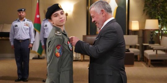 Putri Raja Yordania Diangkat Ayahnya Jadi Pilot Militer Perempuan Pertama