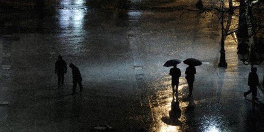 BMKG Prediksi Jakarta akan Diguyur Hujan Disertai Kilat