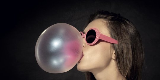 6 manfaat kesehatan yang bisa diperoleh dari kebiasaan mengunyah permen karet