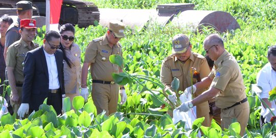 Bupati Minahasa Pimpin Pembersihan Eceng Gondok di Danau Tondano