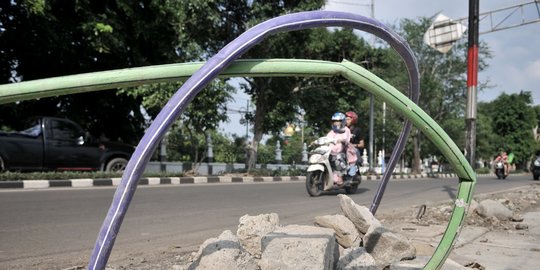 Semrawut Kabel Muncul ke Jalan Ancam Keselamatan Warga