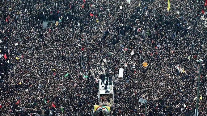 kerumunan orang di mashhad iran saat proses pemakaman qassim sulaimani