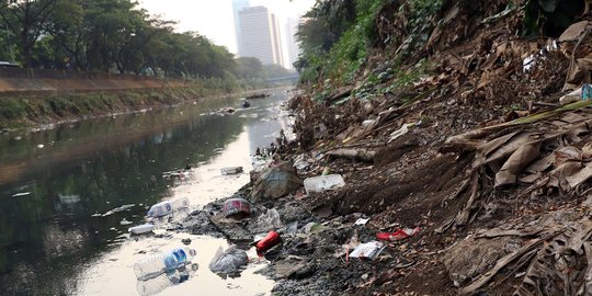 Anies Bentuk Tim Pengadaan Tanah untuk Proyek Sodetan Kali Ciliwung