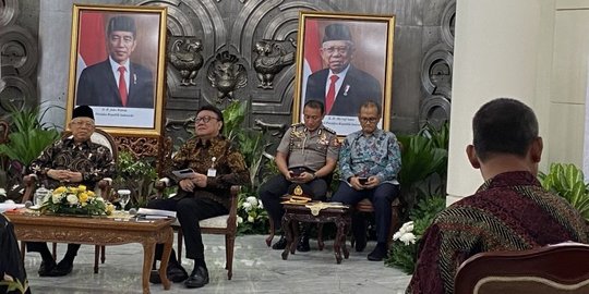 Ma'ruf Amin Terima 9 ASN Unggul di Kantor Wapres
