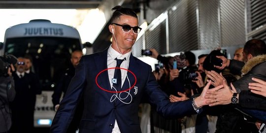 Cristiano Ronaldo Masih Pakai iPod Jadul, Teknologi Jadi Fashion?