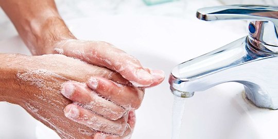 6 Kebiasaan Buruk yang Biasa Dilakukan Banyak Orang Saat Mencuci Tangan