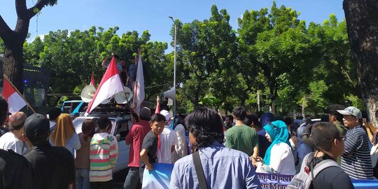 Massa Demo Anies soal Banjir Sempat Memanas di Balai Kota